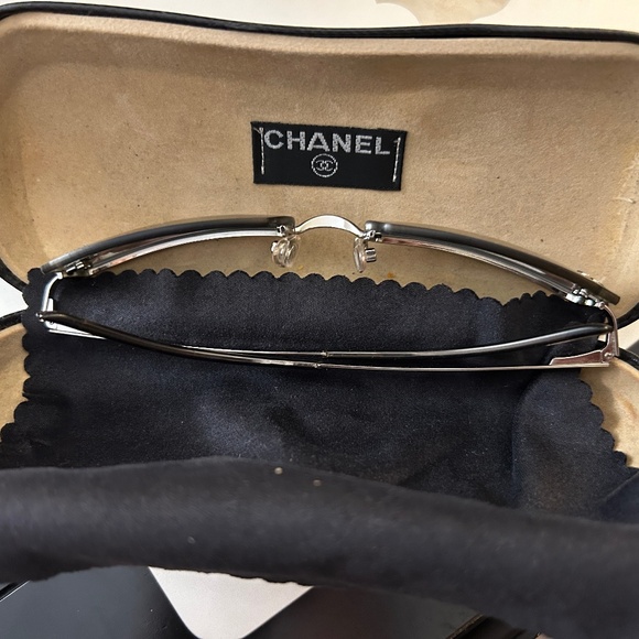 Authentic Vintage 2007 Chanel Sunglasses with Case - Picture 3 of 11